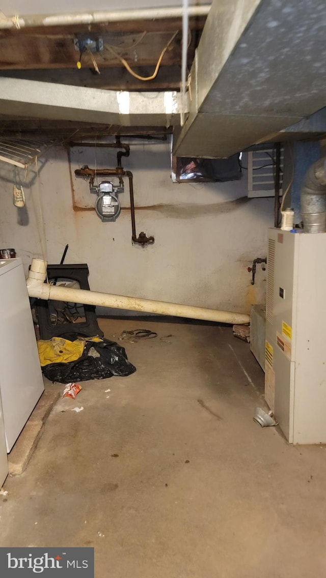 unfinished below grade area with washer / clothes dryer