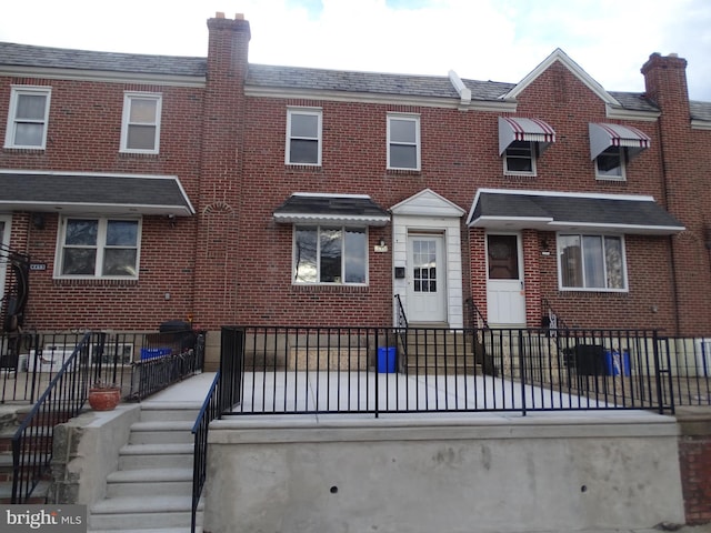 multi unit property featuring brick siding and fence