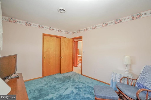 sitting room featuring carpet floors, visible vents, and baseboards