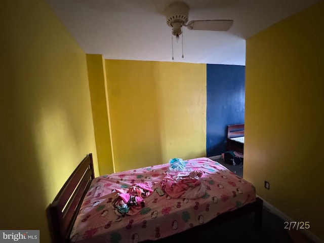 bedroom featuring a ceiling fan