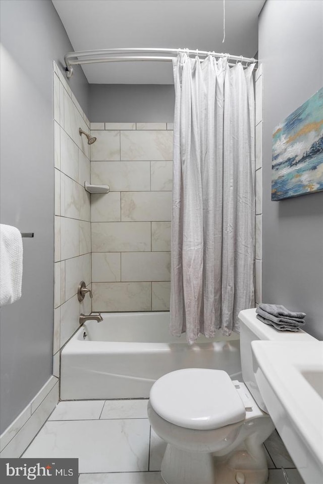 full bath featuring toilet, marble finish floor, shower / bathtub combination with curtain, and baseboards