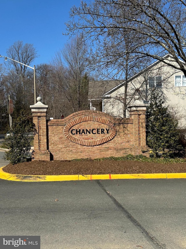 view of community / neighborhood sign