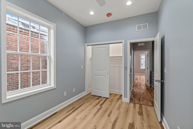 bedroom featuring recessed lighting, visible vents, baseboards, light wood-style floors, and a closet