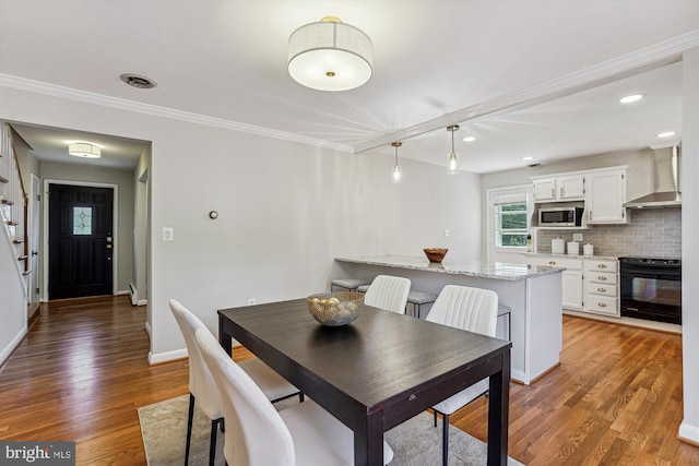 dining area featuring visible vents, baseboards, ornamental molding, recessed lighting, and wood finished floors