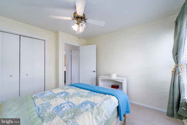 carpeted bedroom featuring ceiling fan, baseboards, and a closet