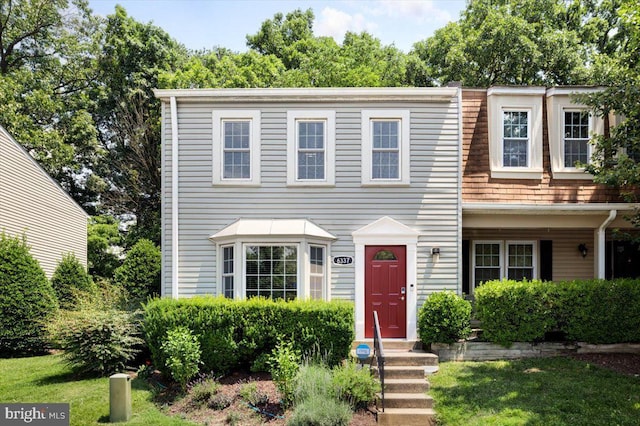 view of front of house featuring a front yard