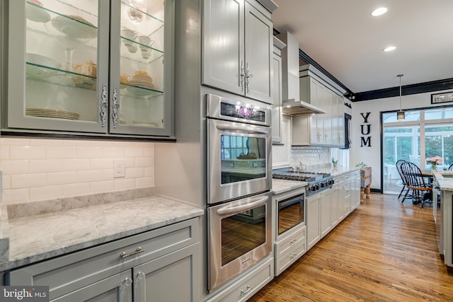 6735 Eckert Ct, Warrenton, VA 20187 - kitchen featuring stainless steel appliances, light wood-style flooring, wall chimney range hood, recessed lighting, and gray cabinets