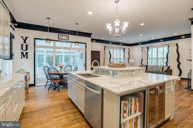 6735 Eckert Ct, Warrenton, VA 20187 - kitchen featuring stainless steel dishwasher, a sink, light wood-style floors, a kitchen island with sink, and a chandelier