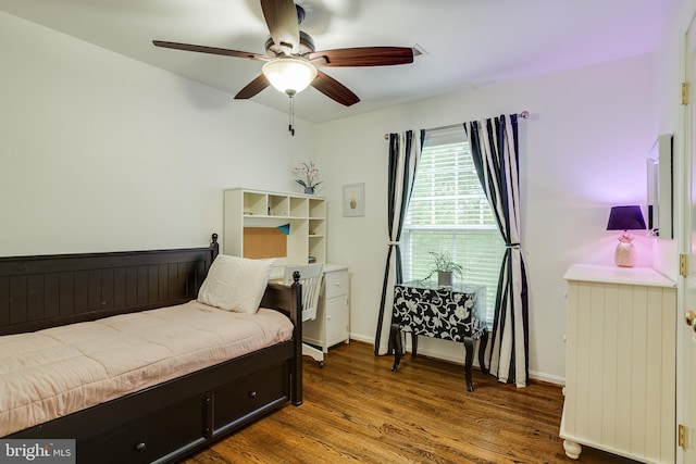 6735 Eckert Ct, Warrenton, VA 20187 - bedroom featuring wood finished floors, baseboards, and ceiling fan