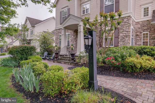 6735 Eckert Ct, Warrenton, VA 20187 - property entrance featuring stone siding