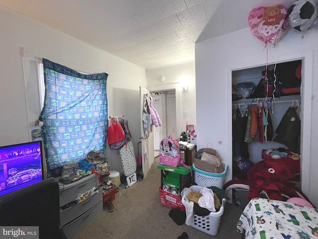 bedroom featuring a closet and carpet flooring