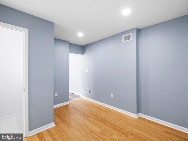 empty room featuring baseboards, recessed lighting, visible vents, and light wood-style floors