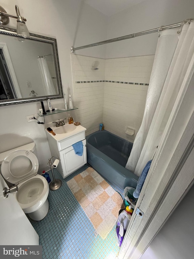 bathroom featuring toilet, shower / tub combo, and vanity