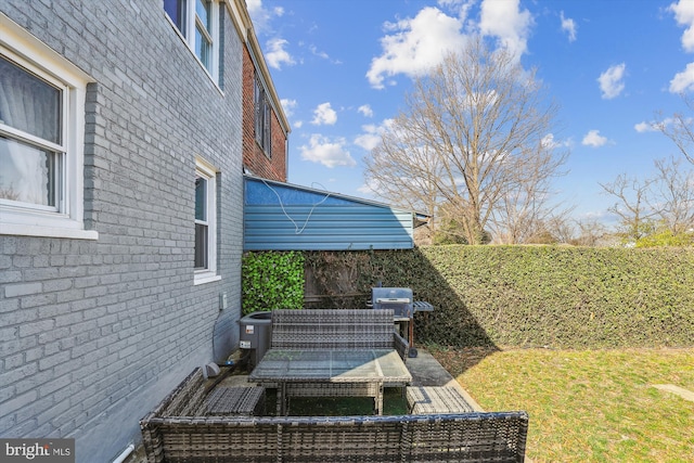 view of yard featuring outdoor lounge area and fence