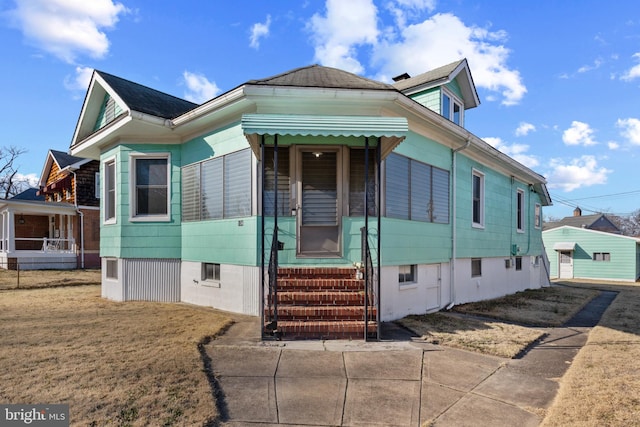 view of front facade with entry steps