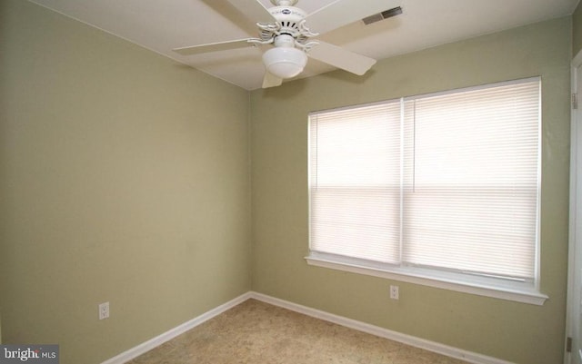 unfurnished room featuring ceiling fan, light colored carpet, visible vents, and baseboards