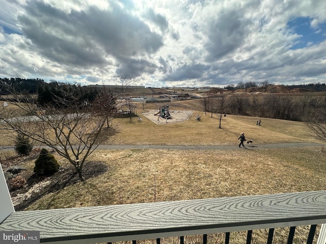 view of yard featuring a rural view