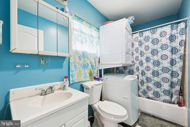 full bath with shower / bath combination with curtain, toilet, and vanity