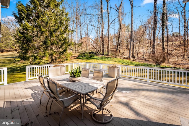 deck with outdoor dining space