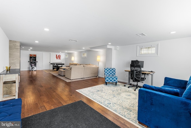 living room featuring baseboards, wood finished floors, visible vents, and recessed lighting