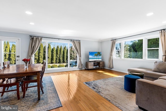 living room featuring hardwood / wood-style flooring, baseboards, crown molding, and recessed lighting