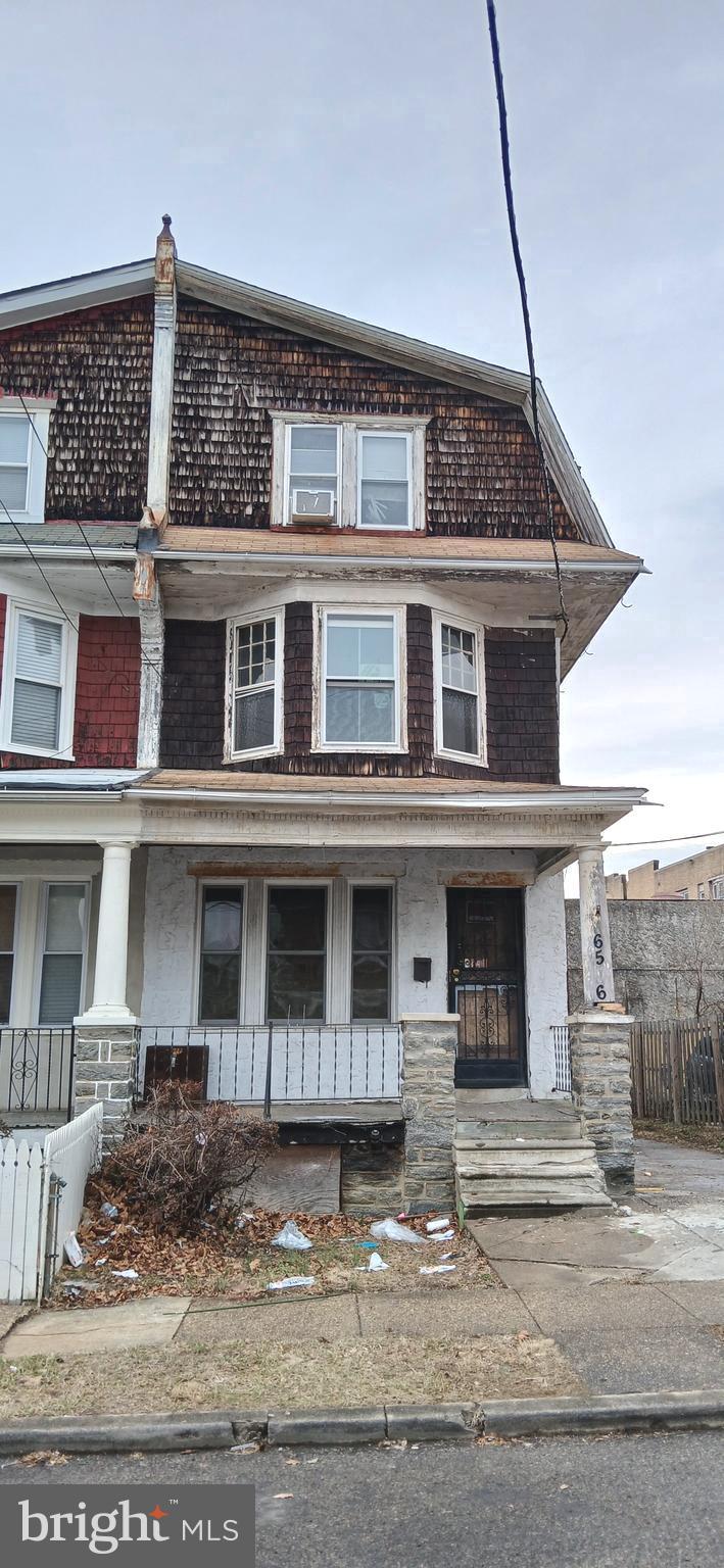 townhome / multi-family property featuring covered porch, fence, and cooling unit