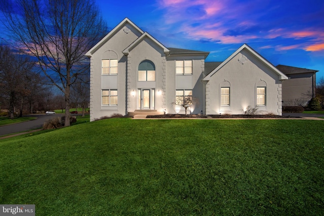 view of front of home featuring a front yard and stucco siding