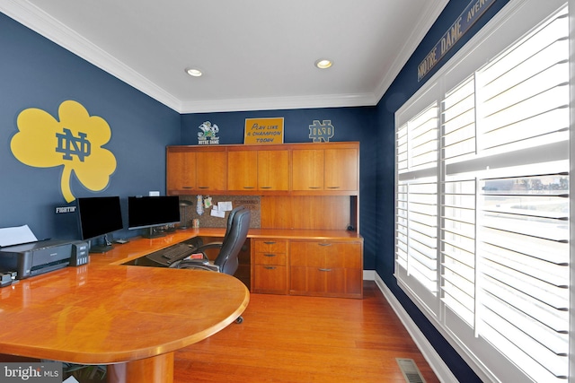 office area featuring visible vents, ornamental molding, wood finished floors, recessed lighting, and baseboards