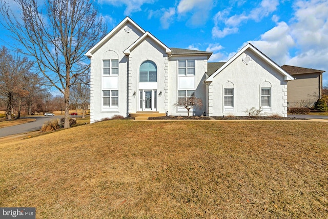 view of front of home featuring a front yard