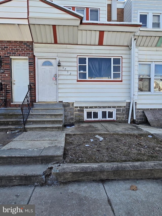 view of front of house featuring entry steps