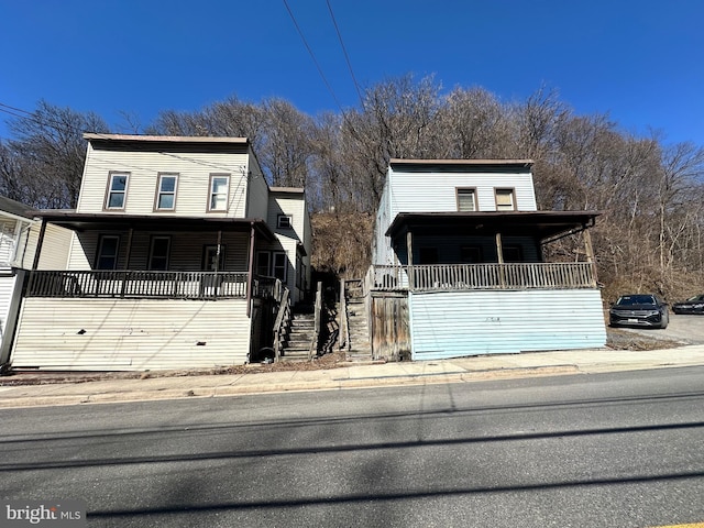 view of front of property featuring a porch