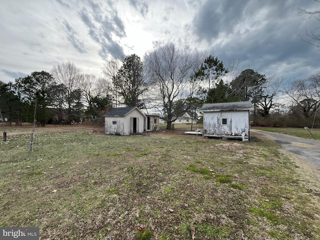 view of yard with an outdoor structure and a shed