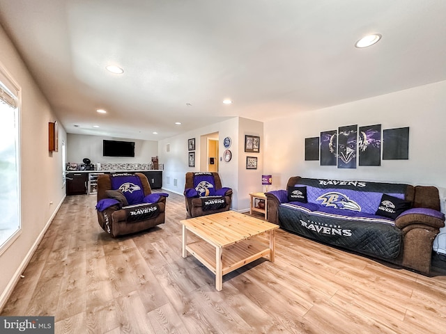 living room with light wood-style flooring, baseboards, and recessed lighting