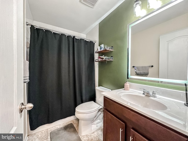 bathroom featuring toilet, a shower with shower curtain, vanity, and visible vents