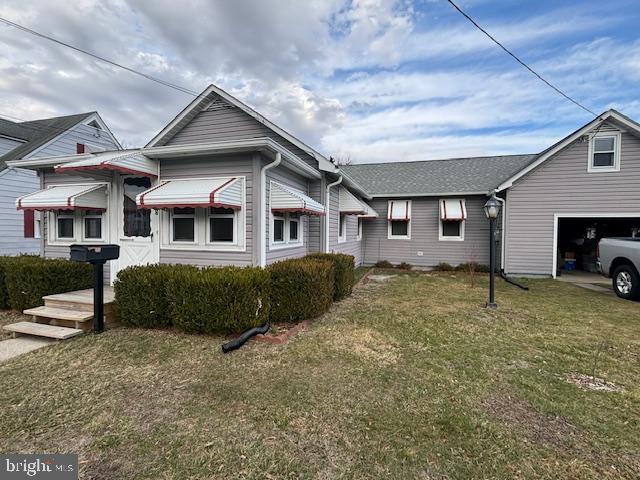 view of front of house with a garage and a front lawn