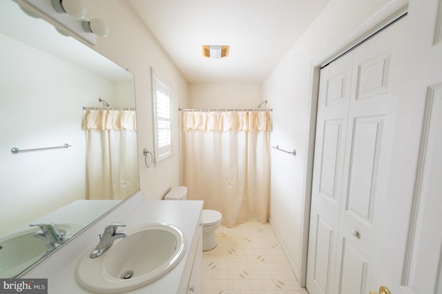 bathroom featuring curtained shower, visible vents, vanity, and toilet