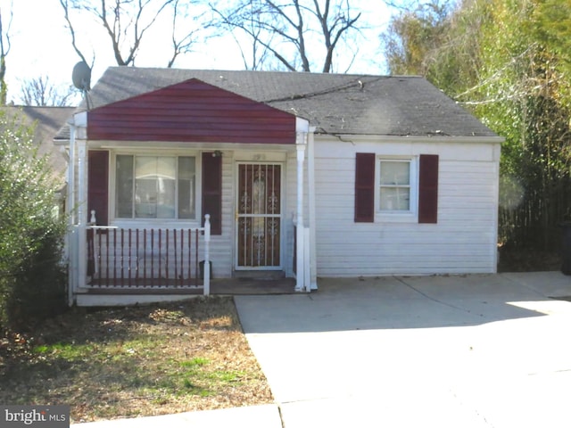 view of front of house featuring covered porch