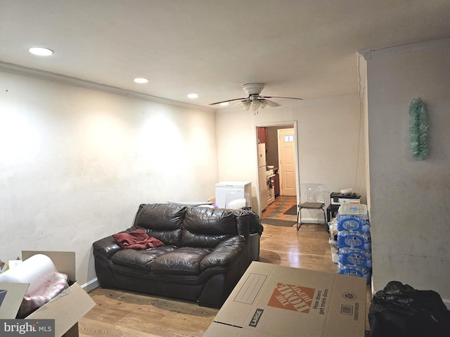 living area with recessed lighting, light wood-type flooring, and ceiling fan