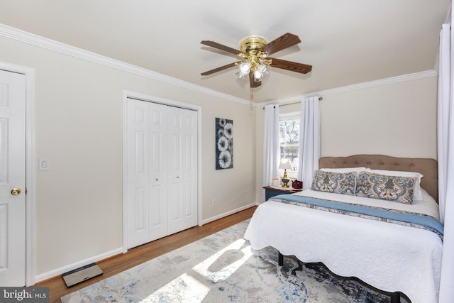 bedroom with a ceiling fan, baseboards, ornamental molding, and wood finished floors