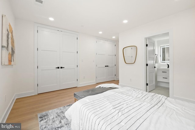 bedroom featuring baseboards, light wood-style floors, and recessed lighting