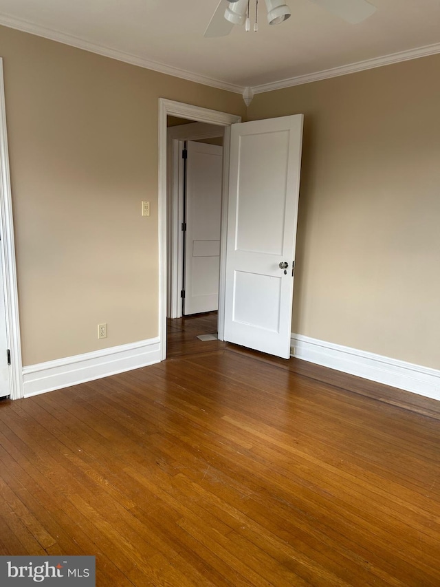 unfurnished room featuring ceiling fan, ornamental molding, dark wood-style flooring, and baseboards