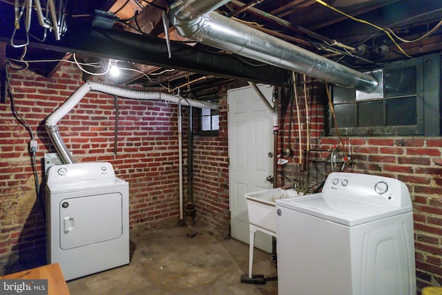 unfinished below grade area featuring independent washer and dryer