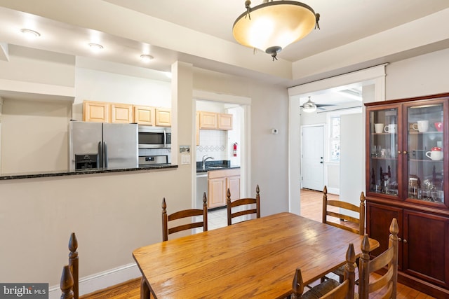 dining room featuring light wood-style flooring and a ceiling fan