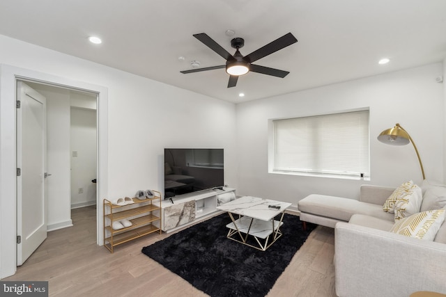 living area with light wood finished floors, ceiling fan, baseboards, and recessed lighting