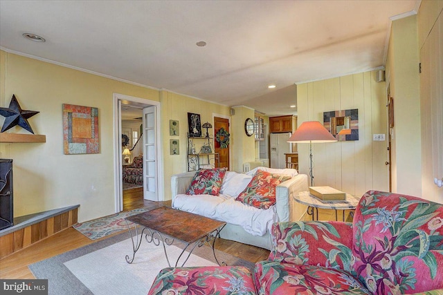 living room featuring ornamental molding, recessed lighting, and wood finished floors