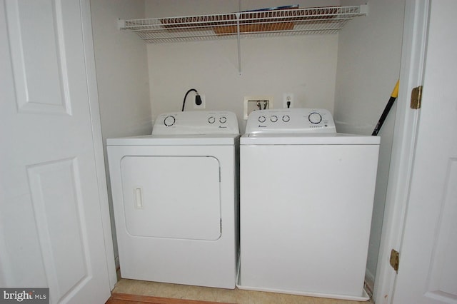 laundry room with laundry area and washing machine and dryer