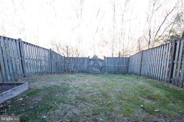 view of yard featuring a fenced backyard