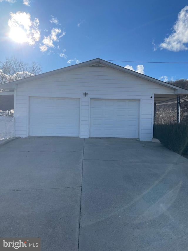 view of detached garage