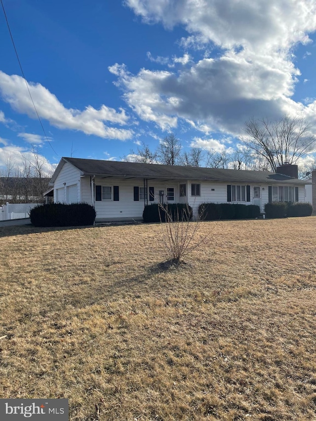 view of front of house with a front yard