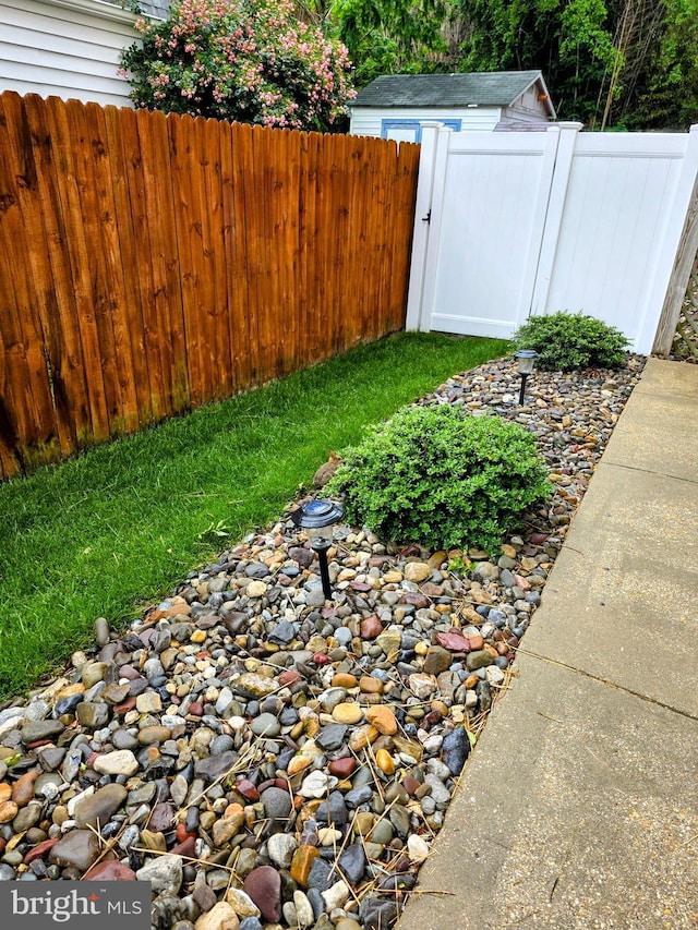 5128 Shore Dr, Huntingtown, MD 20639 - view of yard